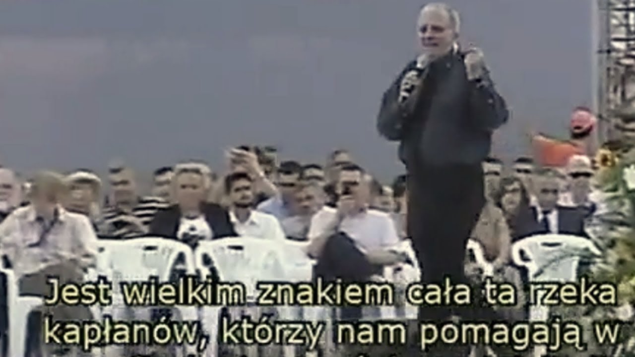Prezbiterzy neokatechumenatu ślepo posłuszni sugestiom guru Kiko, kołyszą się do pieśni