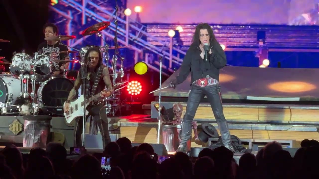 Alice Cooper - 2025-10-07 - t10 - Hey Stoopid