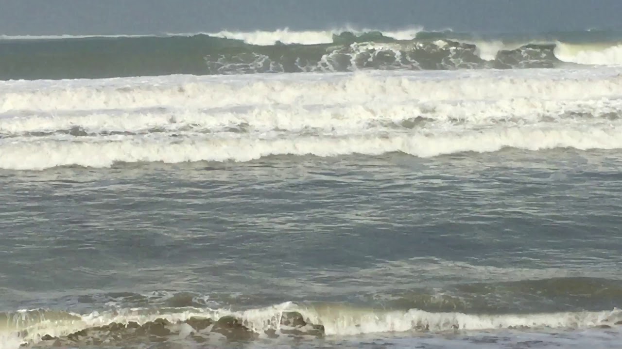 OMBAK RAKSASA MENERJANG KAWASAN PANTAI KUTA