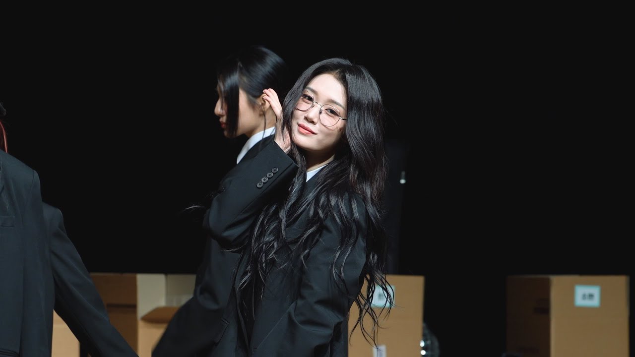 250411 tripleS 트리플에스 VV 공유빈 Yubin - Hit the Floor 팬사인회 4K 직캠 Fancam