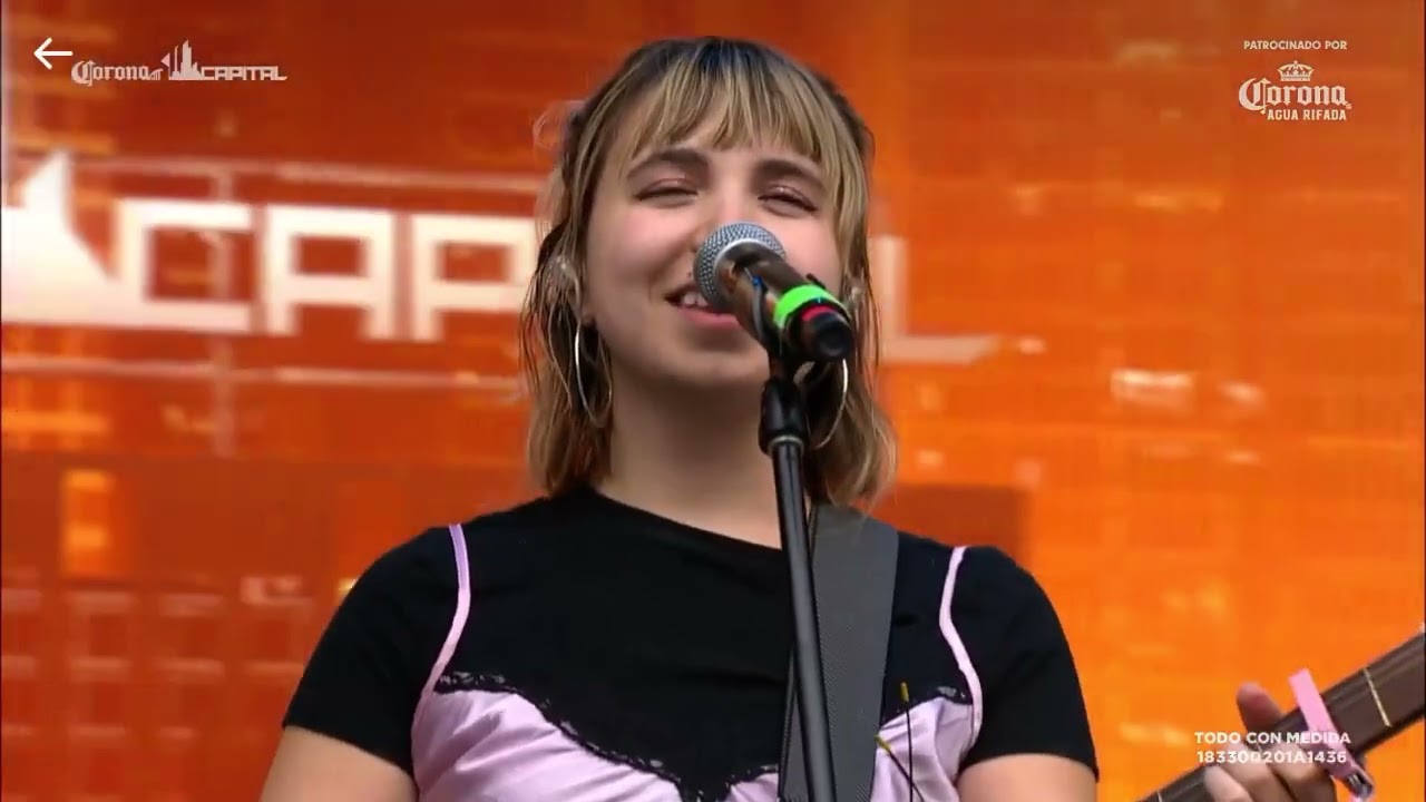 Beach Bunny live Corona Capital 2022 pt1