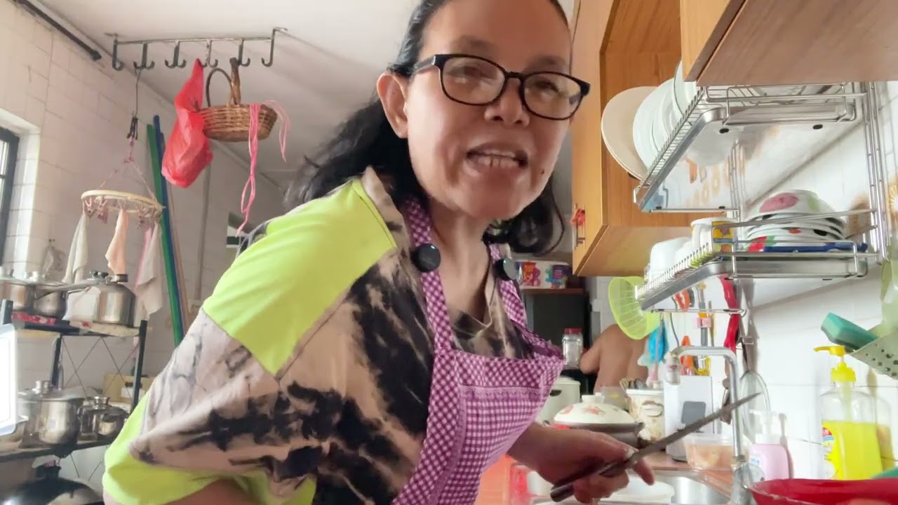 PERSIAPAN MASAK HARI INI BANYAK DAN BERMACAM MACAMMENU YANG HARUS DI OLAH