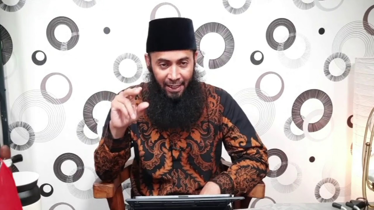 BOLEHKAH KITA MEMOTONG AYAT DALAM BACAAN SHOLAT? - Ustadz Syafiq Riza Basalamah