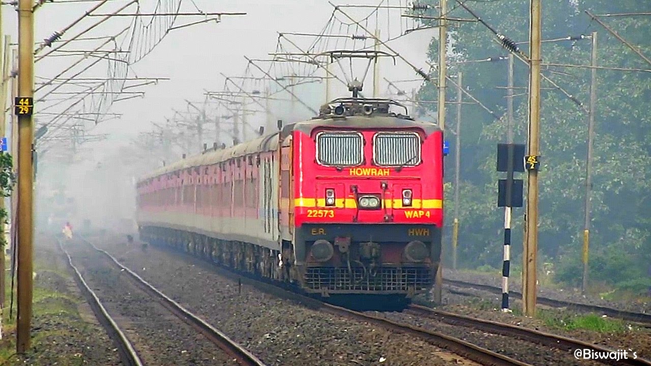 EPIC Day | HWH WAP 4 with Howrah RAJDHANI attacks @130 kmph & skips Porabazar in KING Style !!