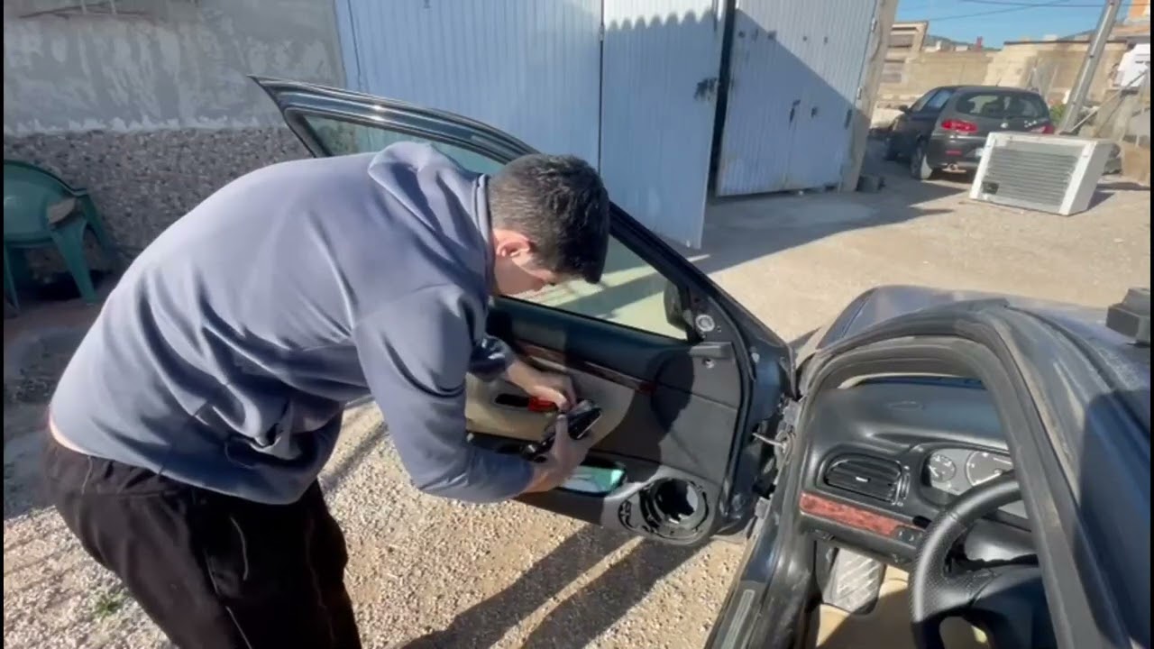 Peugeot 406 Door lock removal