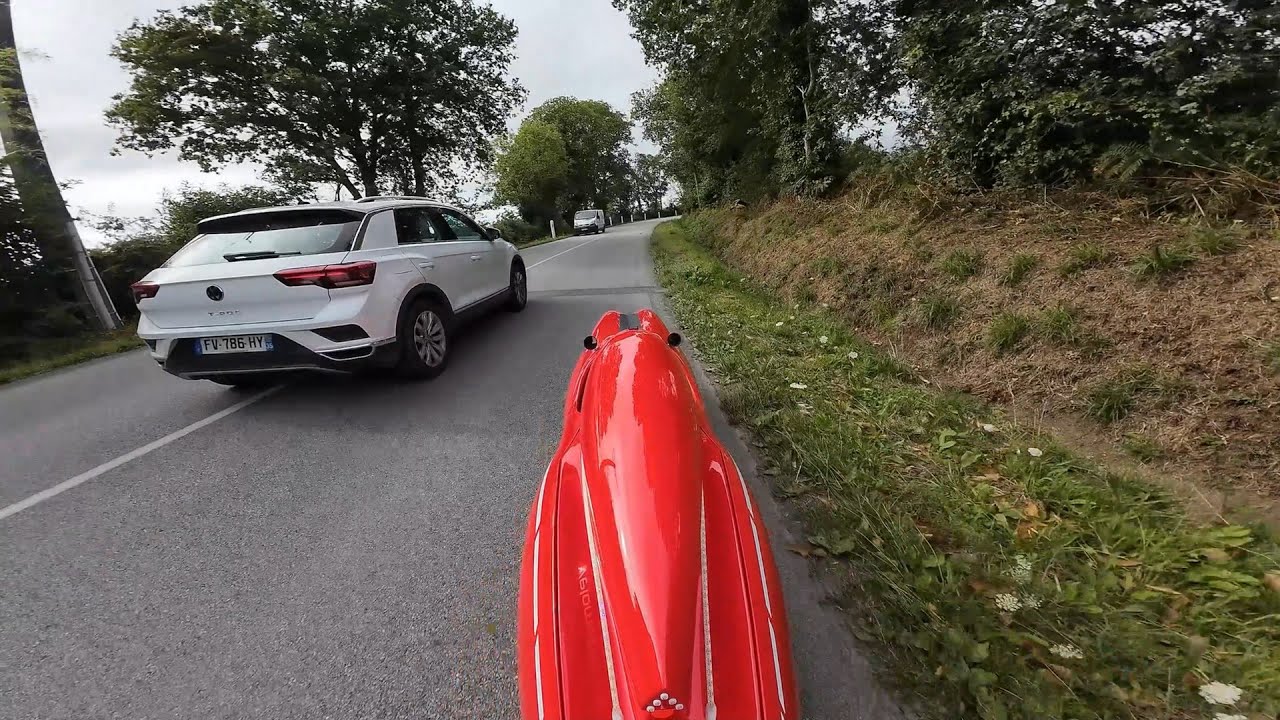 Velomobile Quatrevelo sur routes de campagne et départementale.