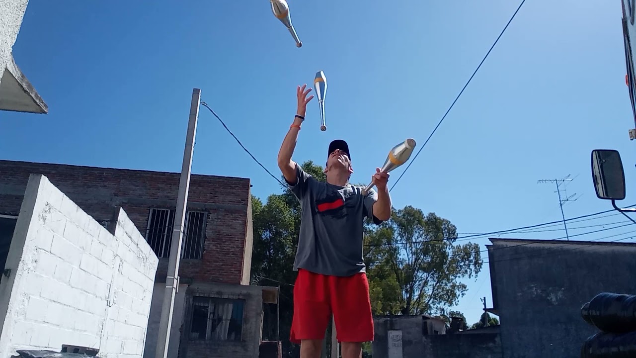 Nahuel Carmona ||| #malabares trucos con tres clavas ||| Pelo Pincho