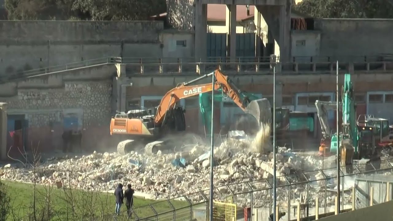 Al via i lavori di demolizione della Curva Sud dello stadio di Matera