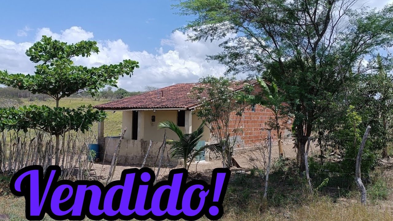 Vende-se uma belíssima casa na zona rural de Altinho.