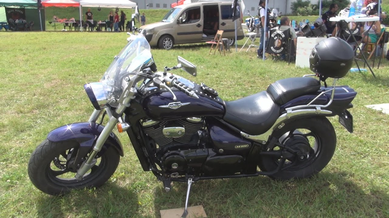 Suzuki Intruder M800 Motorcycle Exterior and Interior