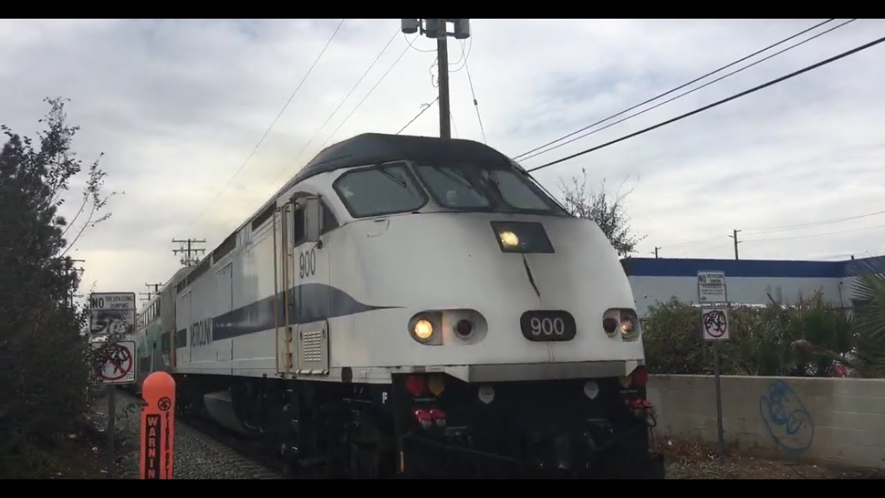 Metrolink trains around Covina, CA. Railfanning Covina, CA 1-20-2020
