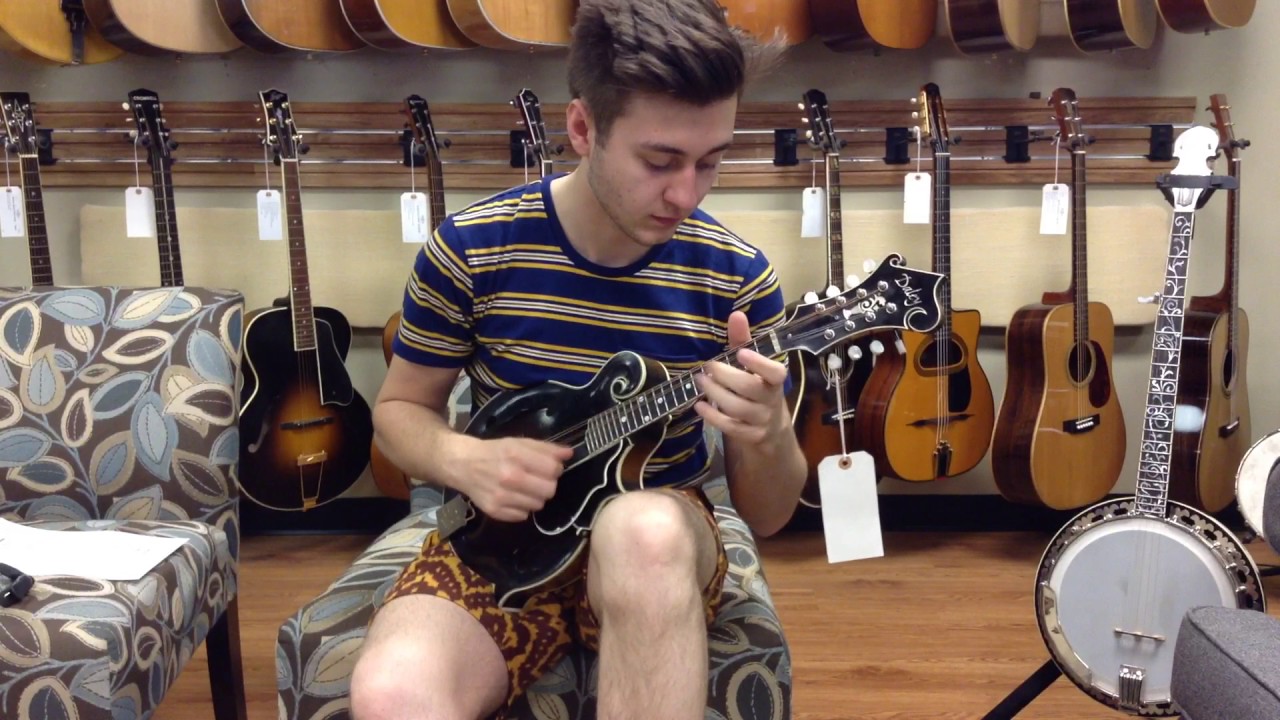 Julian Davis plays our Daley Vintage F mandolin