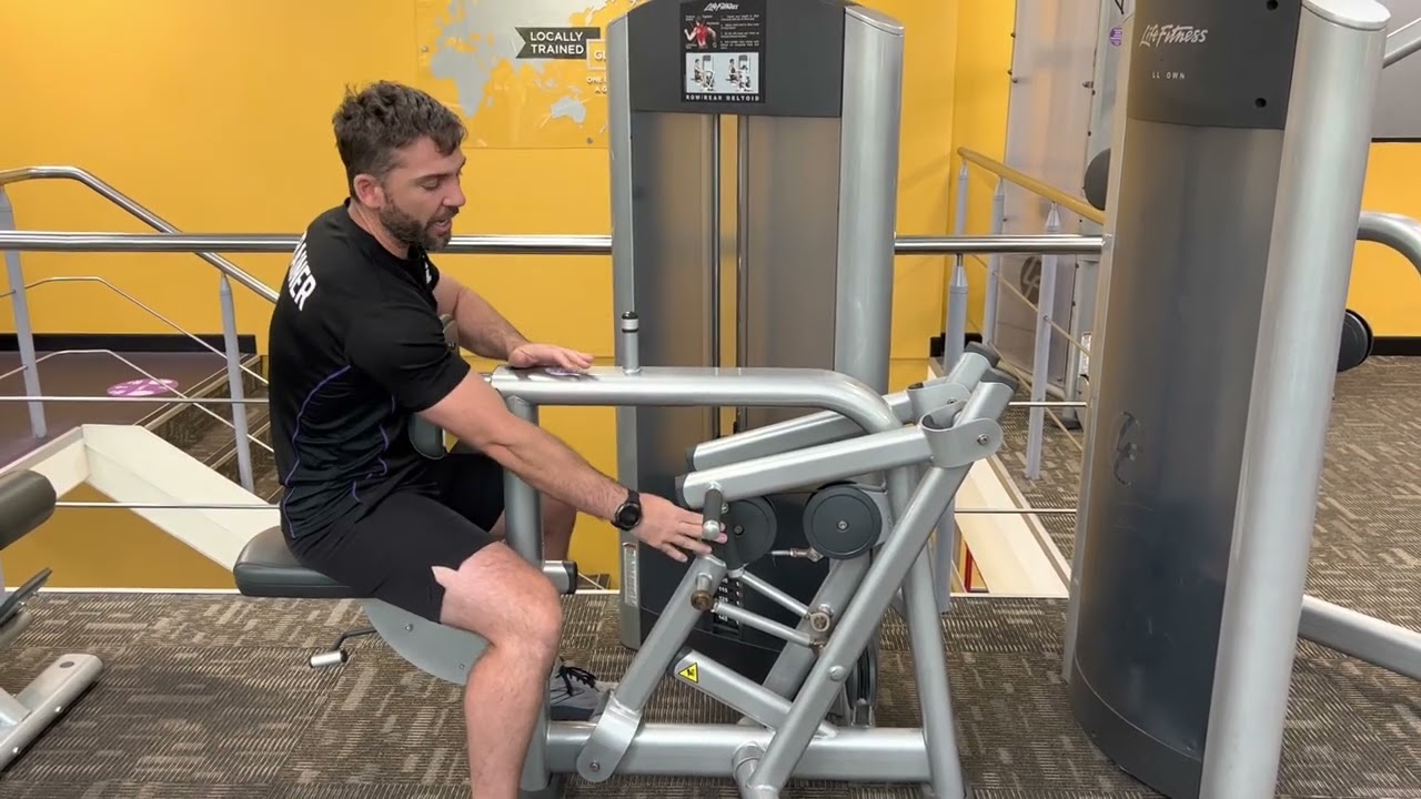 Gym Machine Tutorial - Row Rear Deltoid