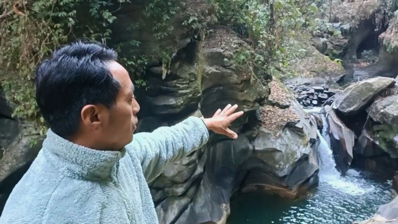 Знаменитая деревня Хеунамбе с глубокой рекой и пещерой Кингам Ндав