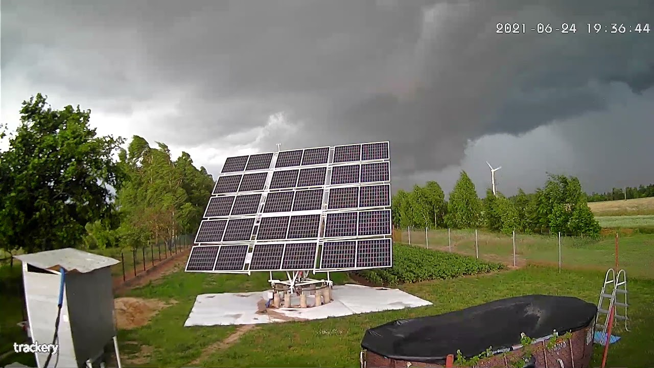 solar tracker in Poland During a storm and strong wind 80 km / h 24/06/2021
