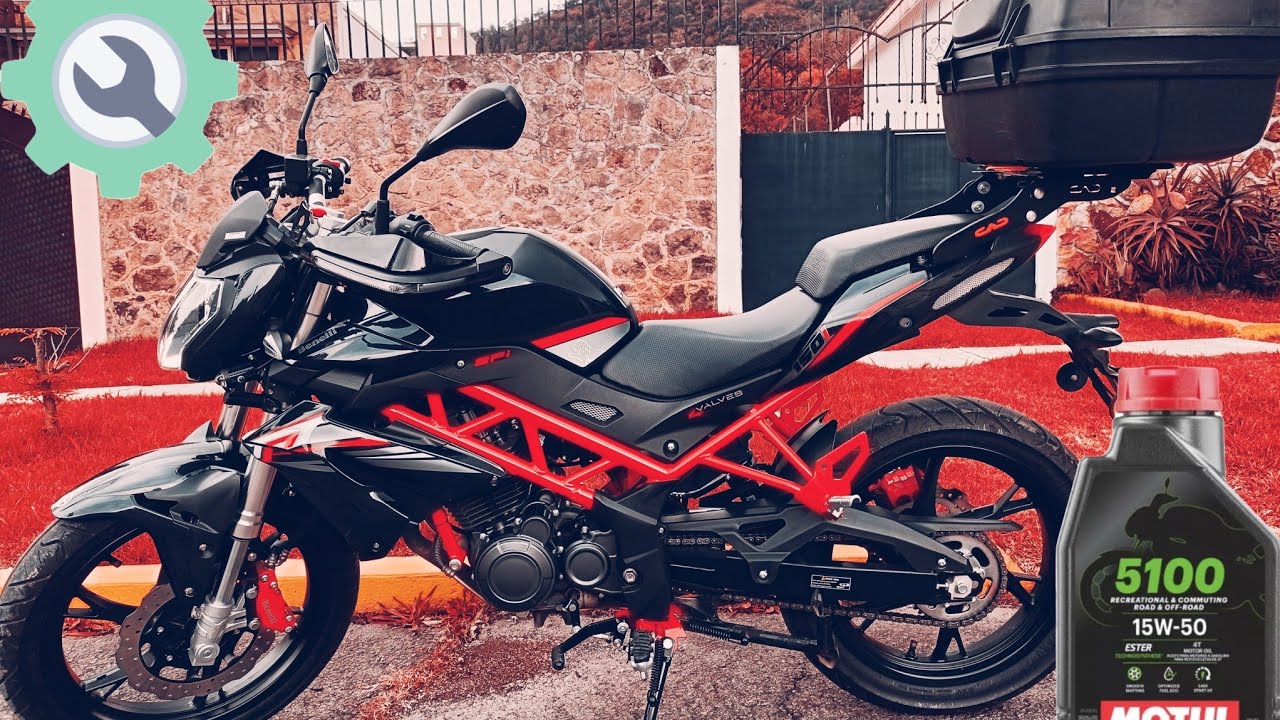 CAMBIO DE ACEITE Y BUJÍA A LA BENELLI🏍️🧰 - Victor Pacheco