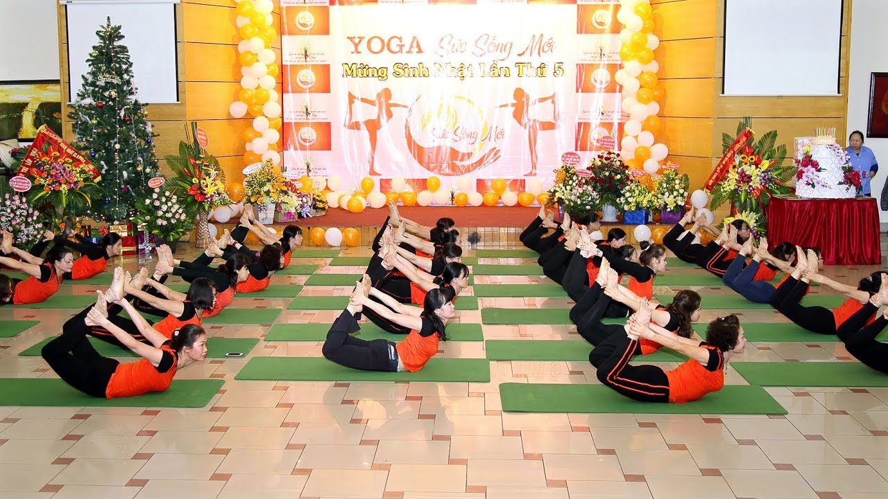 Biểu Diễn Yoga Trên Nền Nhạc 
