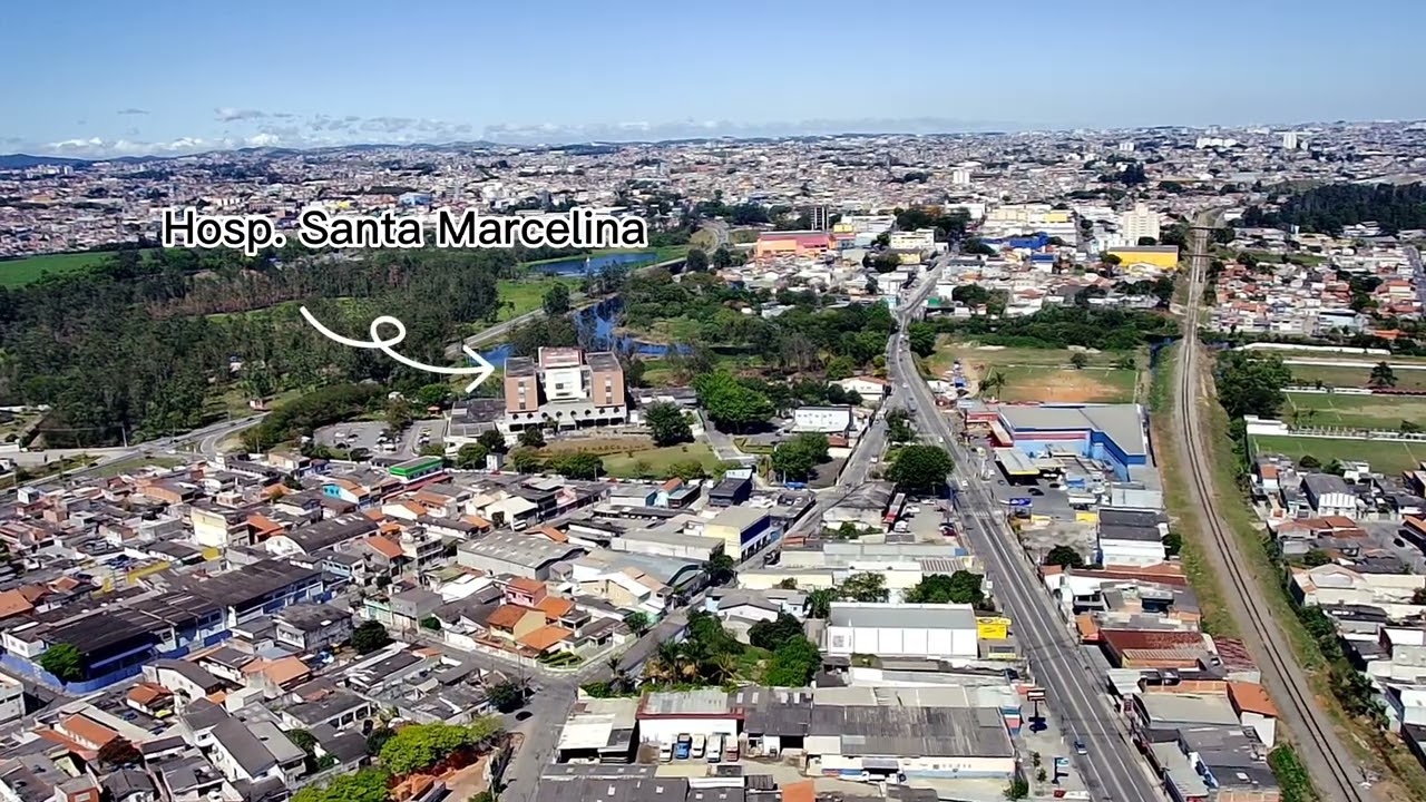 Vôo de drone pela cidade de Itaquaquecetuba SP