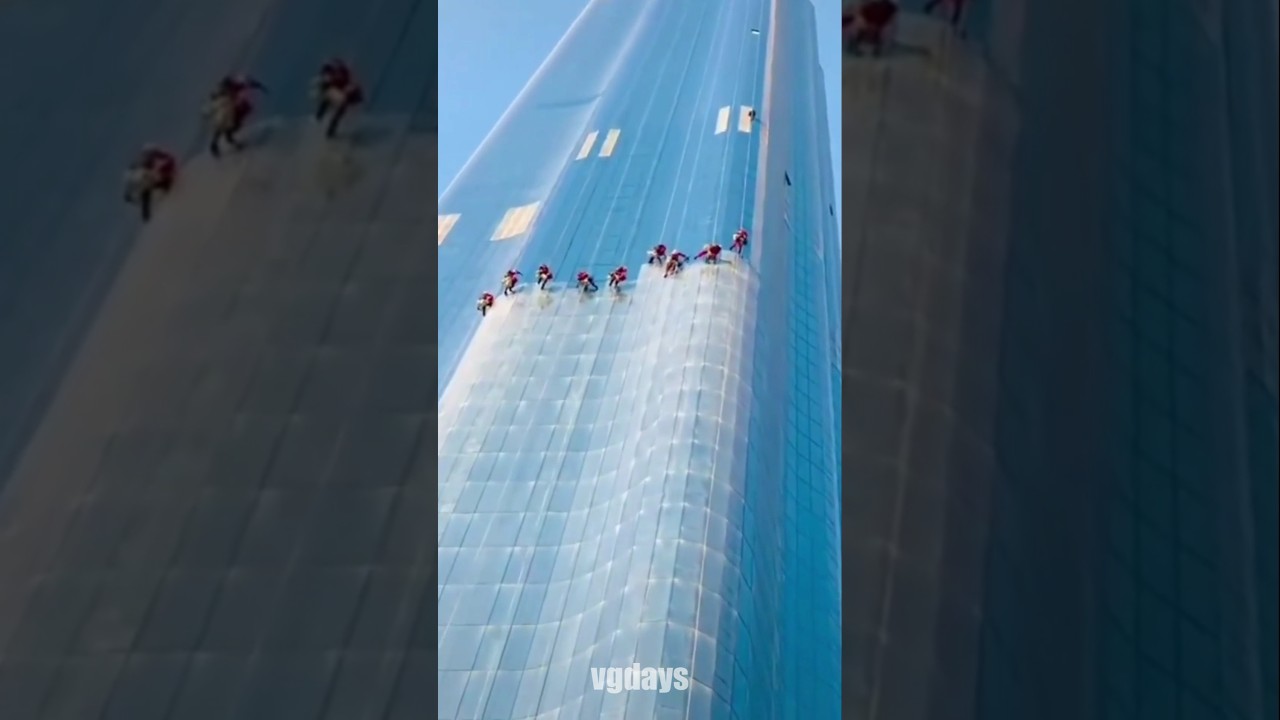 Cuma butuh nyali buat kerja bersihin kaca di burj khalifa Dubai Gaji nya Gila 