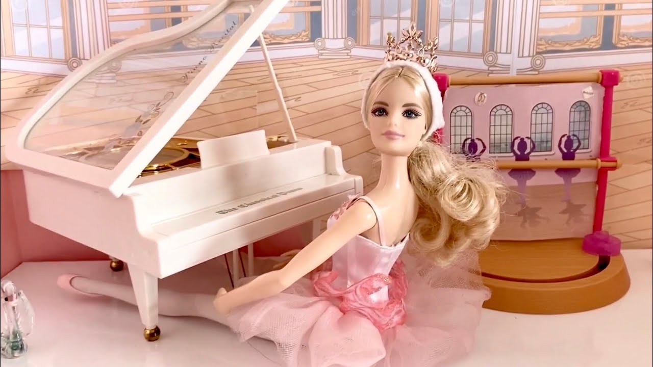 TOYS AND DOLLS' ADVENTURES - A Crazy Day at the Ballet Class