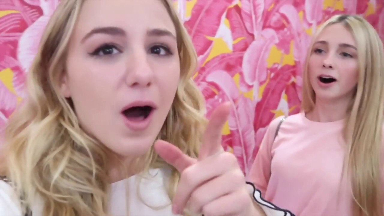MUSEUM OF ICE CREAM TOUR VLOG | Chloe Lukasiak