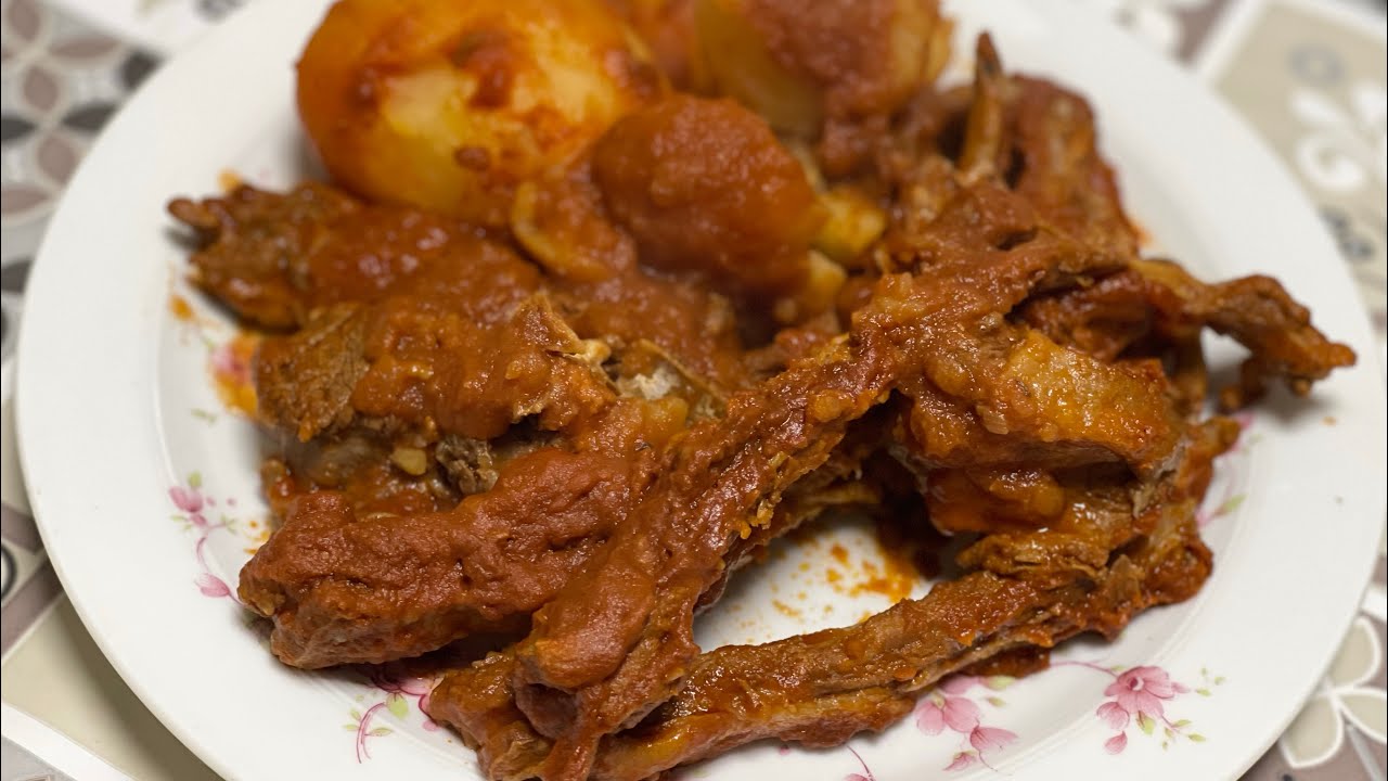 Costine di cinghiale con patate in umido