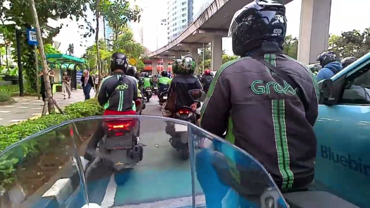 KESERUAN LEWAT GG KECIL #motovlog 