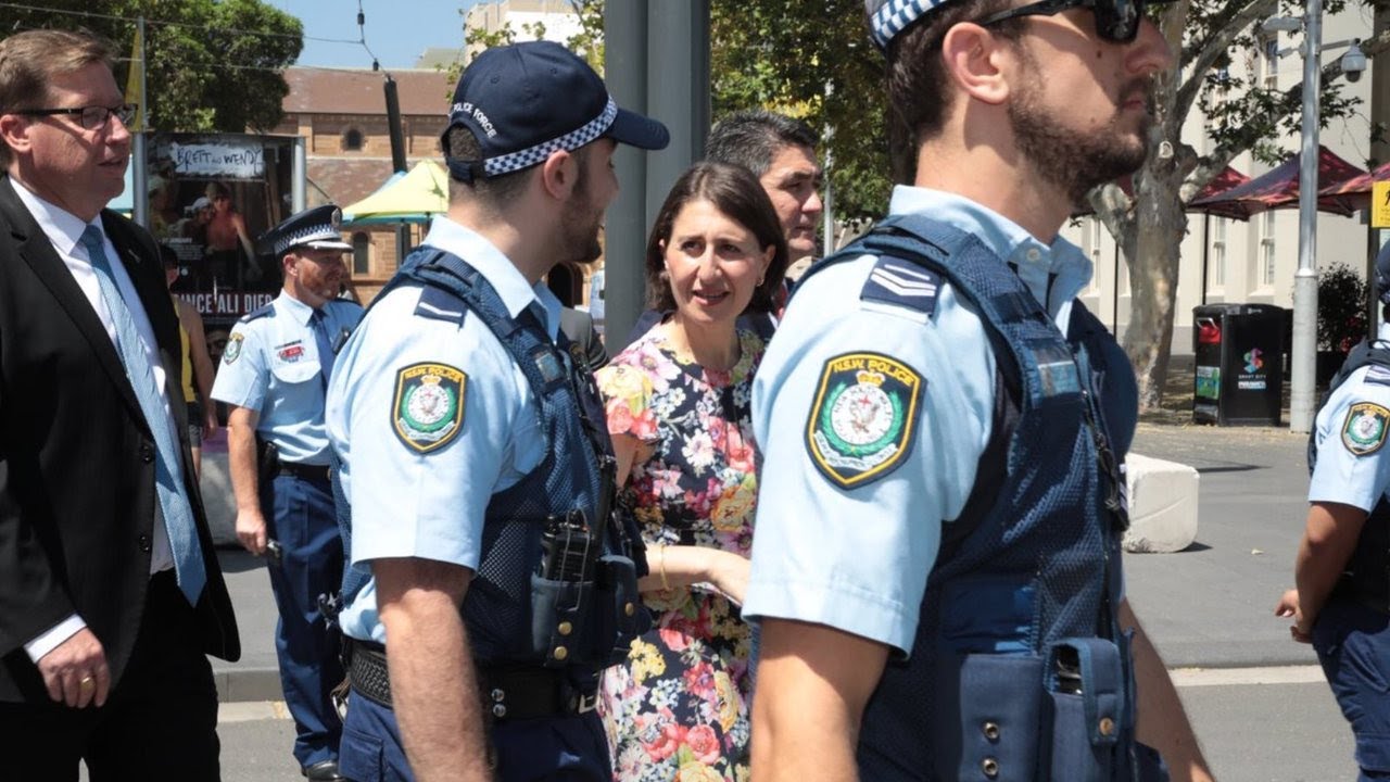 Lives &lsquo;torn apart&rsquo; by &lsquo;illogical&rsquo; Victoria-NSW border closure
