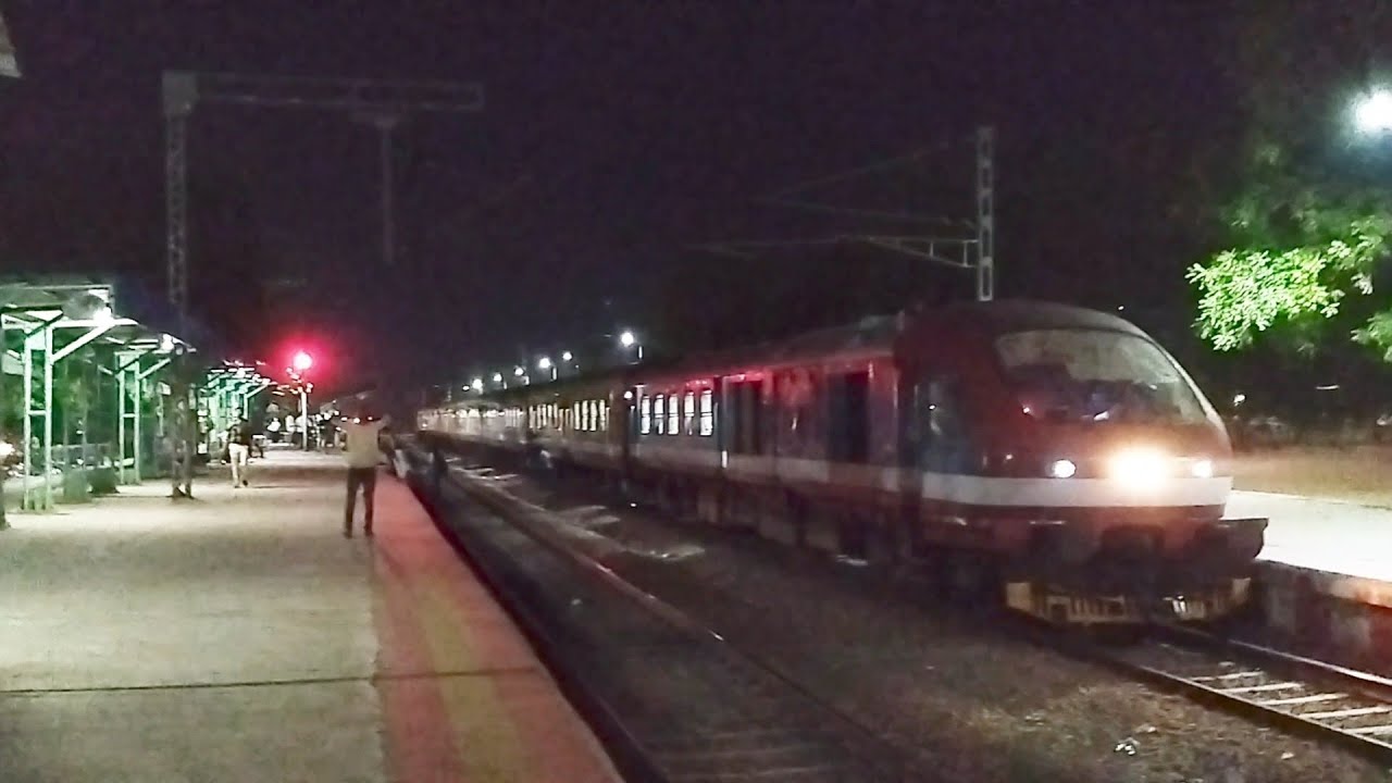 Arrival of 07396 - Davanagere - Ballari DEMU Special at #Ballari Cantonment Halt - #SteelCityRF