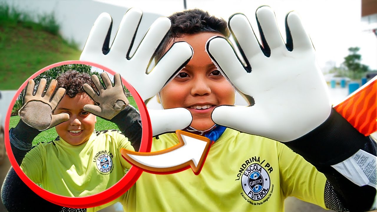 COMPRAMOS UMA LUVA NOVA PARA O MINI GOLEIRO E ELE FICOU MUITO FELIZ!!