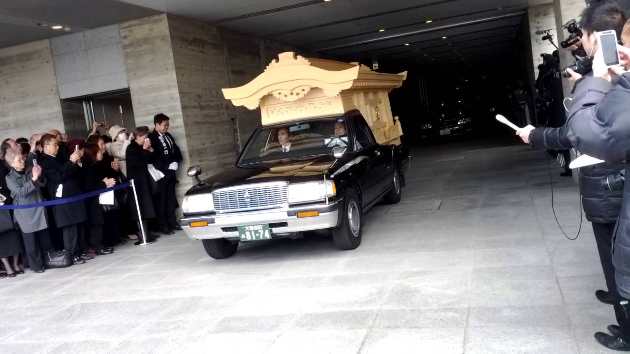桂米朝逝く　葬儀　出棺