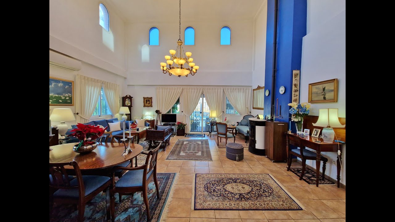 AX1201  - Villa La Maroma, Los Romanes - inside tour
