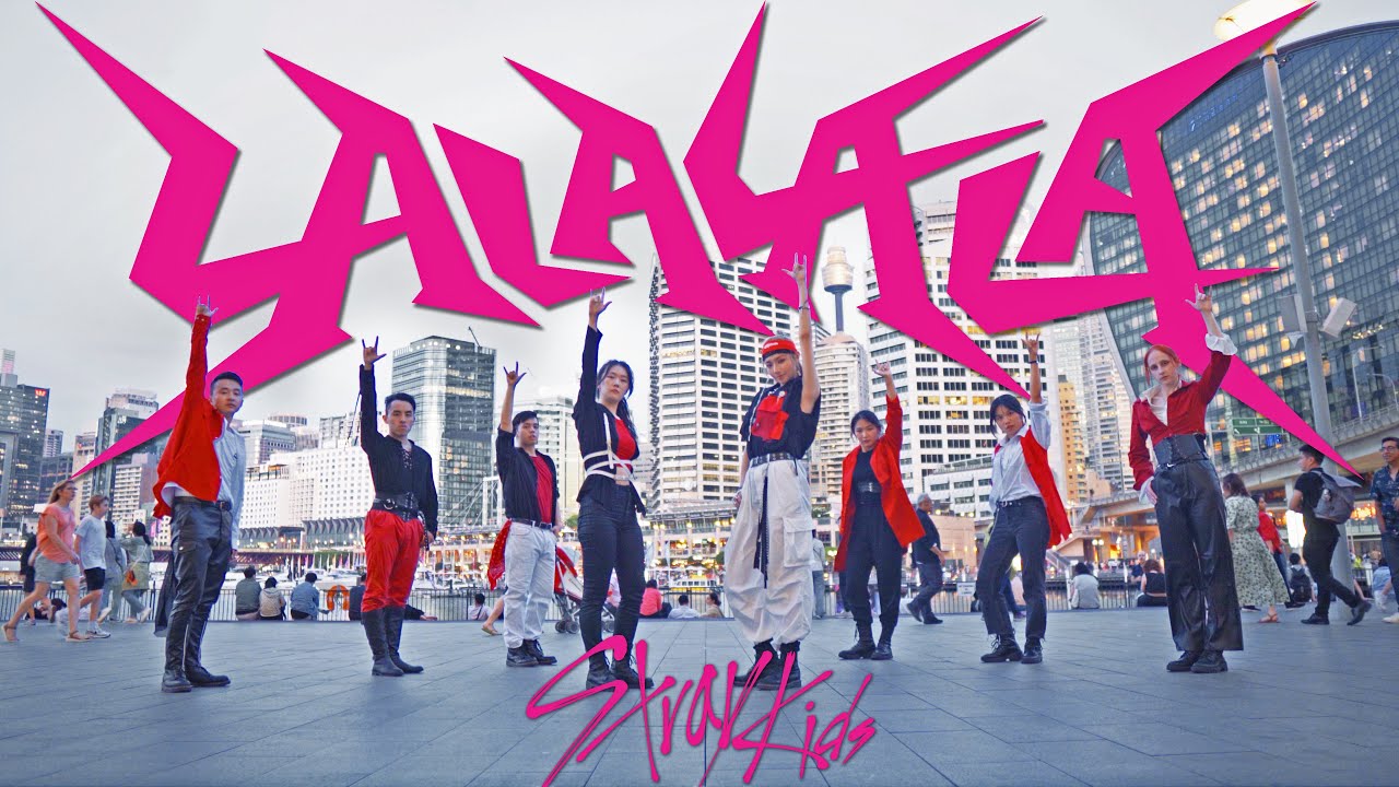 [KPOP IN PUBLIC] [ONE TAKE] Stray Kids - 