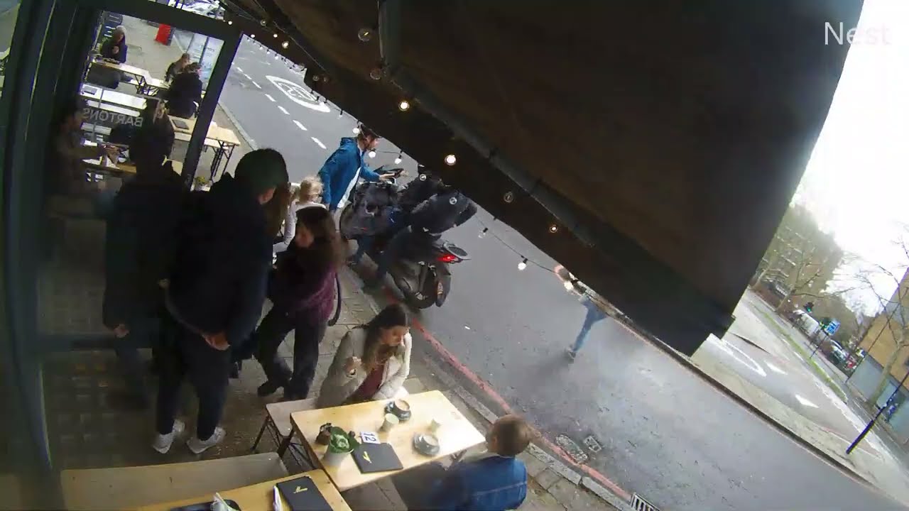 Knifepoint robbery caught on CCTV &mdash; Bermondsey, London SE1