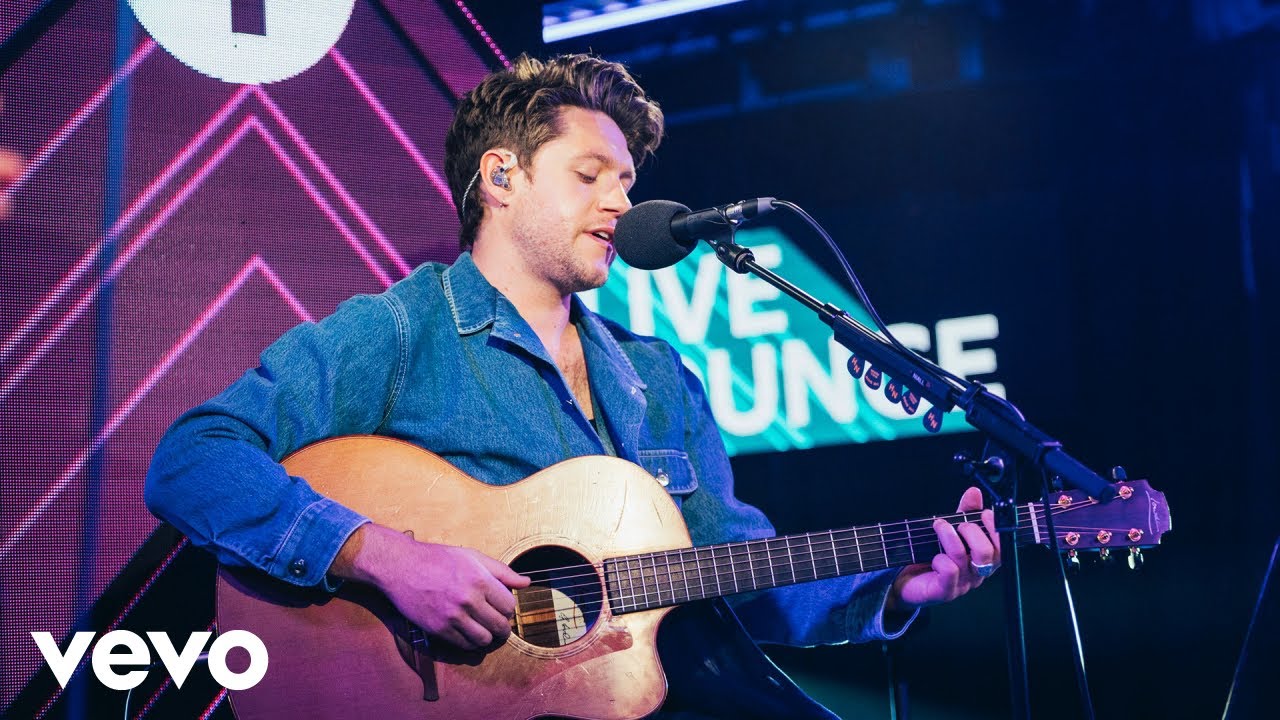 Niall Horan - Ceilings (Lizzy McAlpine cover) in the Live Lounge