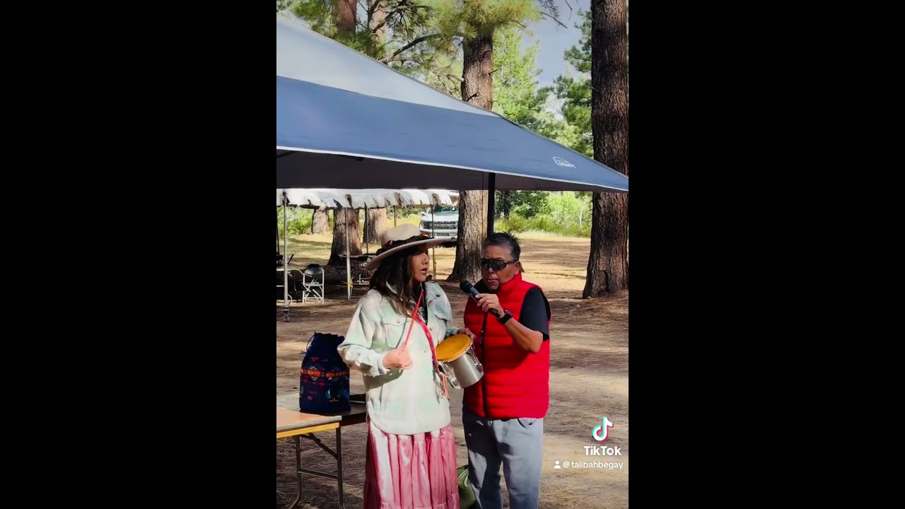 Talibah singing with her sister Shar
