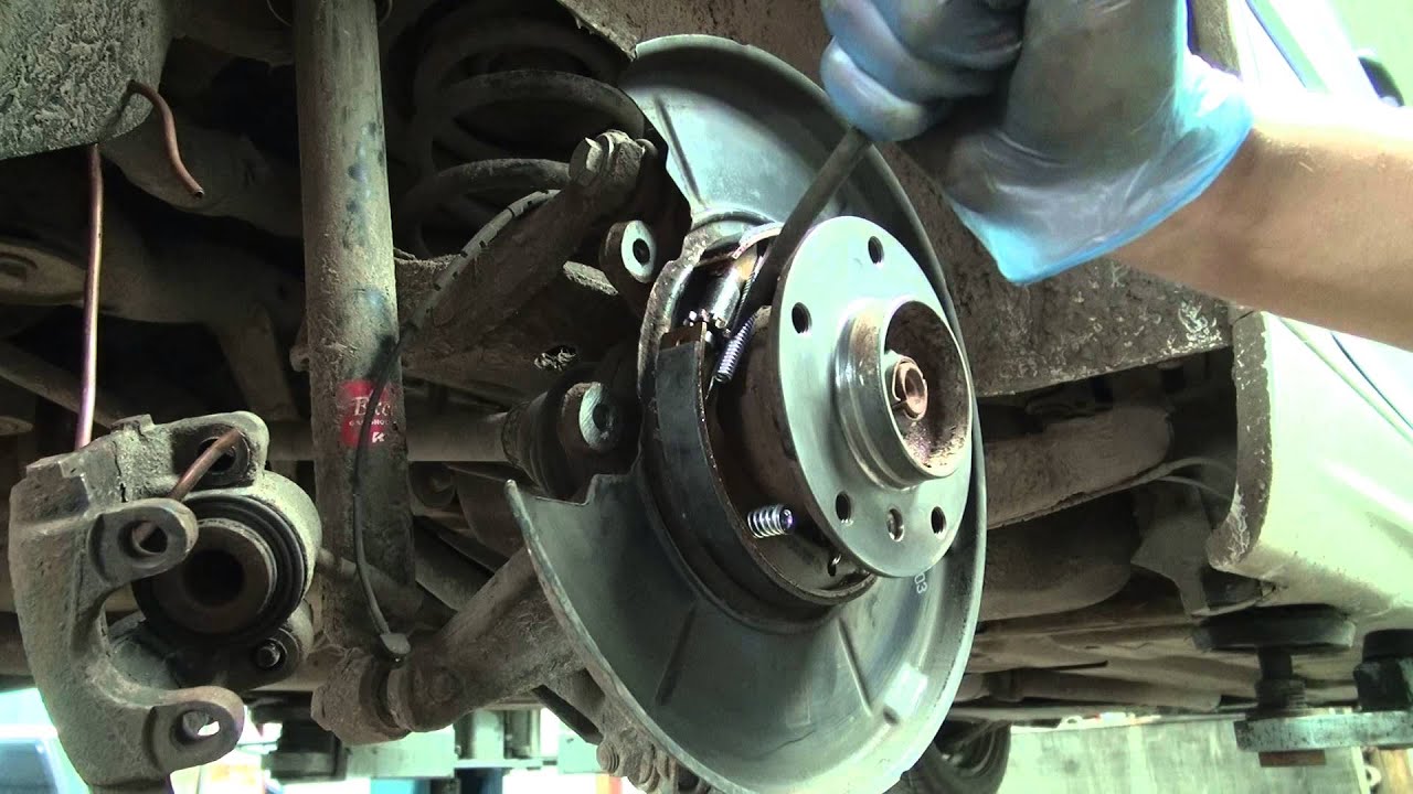 BMW e46 320d wymiana szczęk, klocków, naprawa tylnego układu hamulcowego.