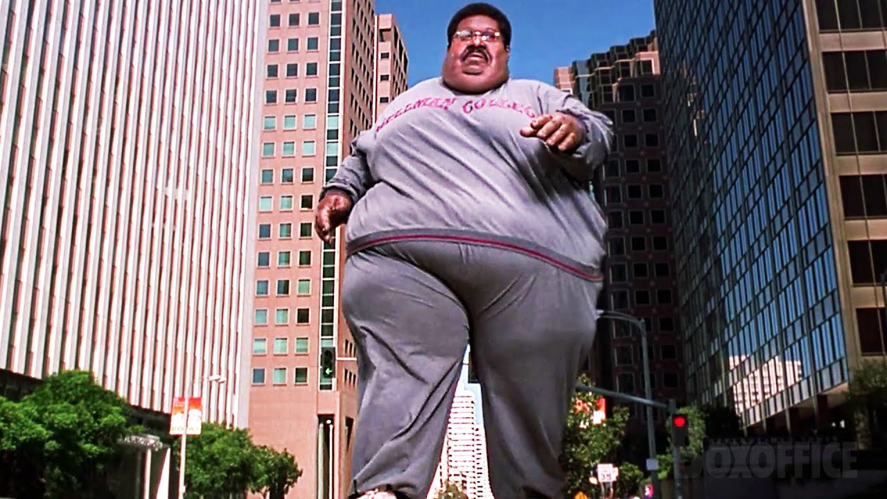 ¡Va a explotar! | Escena Gordzilla | El profesor chiflado | Clip en Español