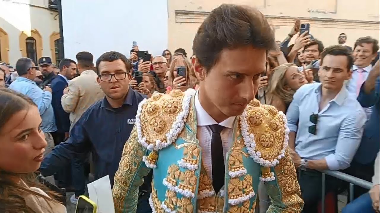 SEVILLA 2025 -12ª de abono | Llegada de Perera, Ortega y Roca Rey a la Real Maestranza -07/05/25