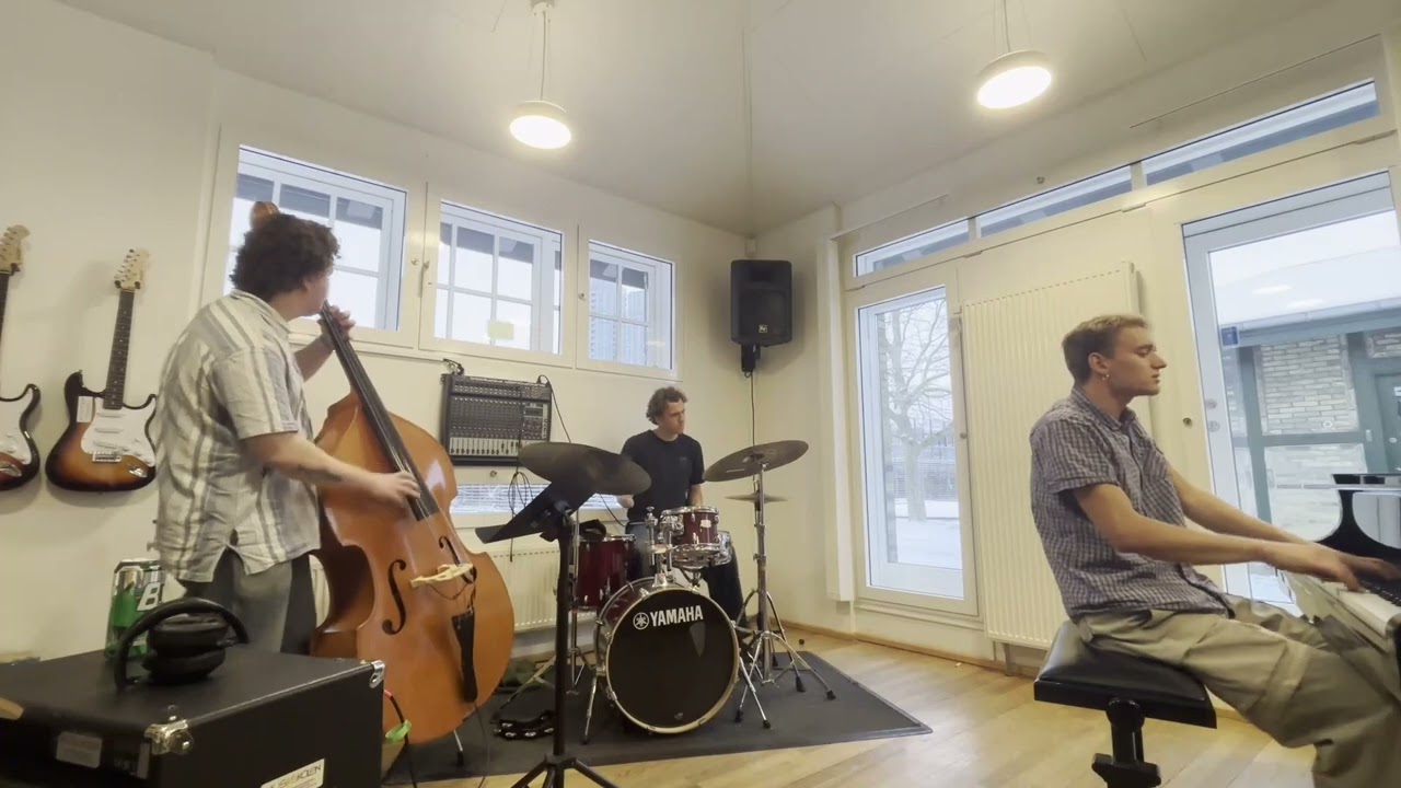 Kastanie Allé - Sylvester Villumsen Trio