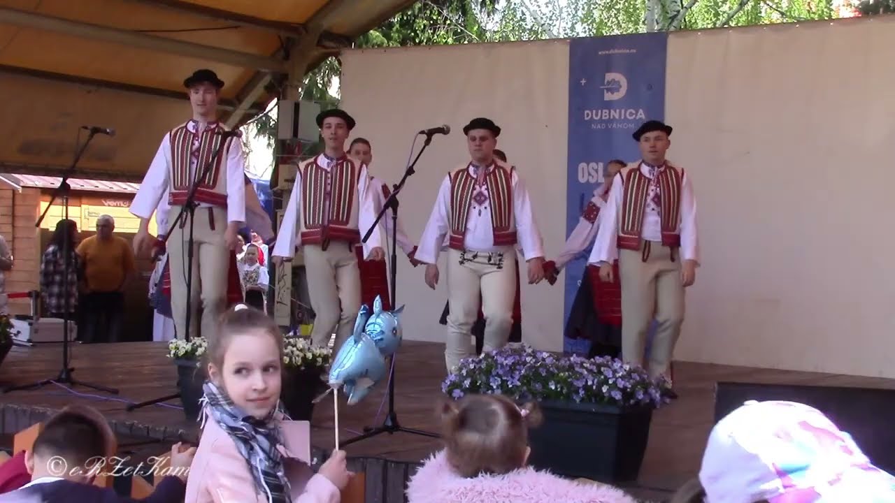 Z osláv 1 mája a vstupu do SR do EÚ v Dubnici nad Váhom