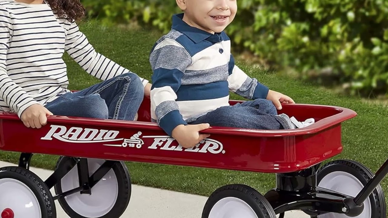 🎈 Iconic & Versatile! Radio Flyer Kids Wagon Review | Best All-Purpose Cart 🚜