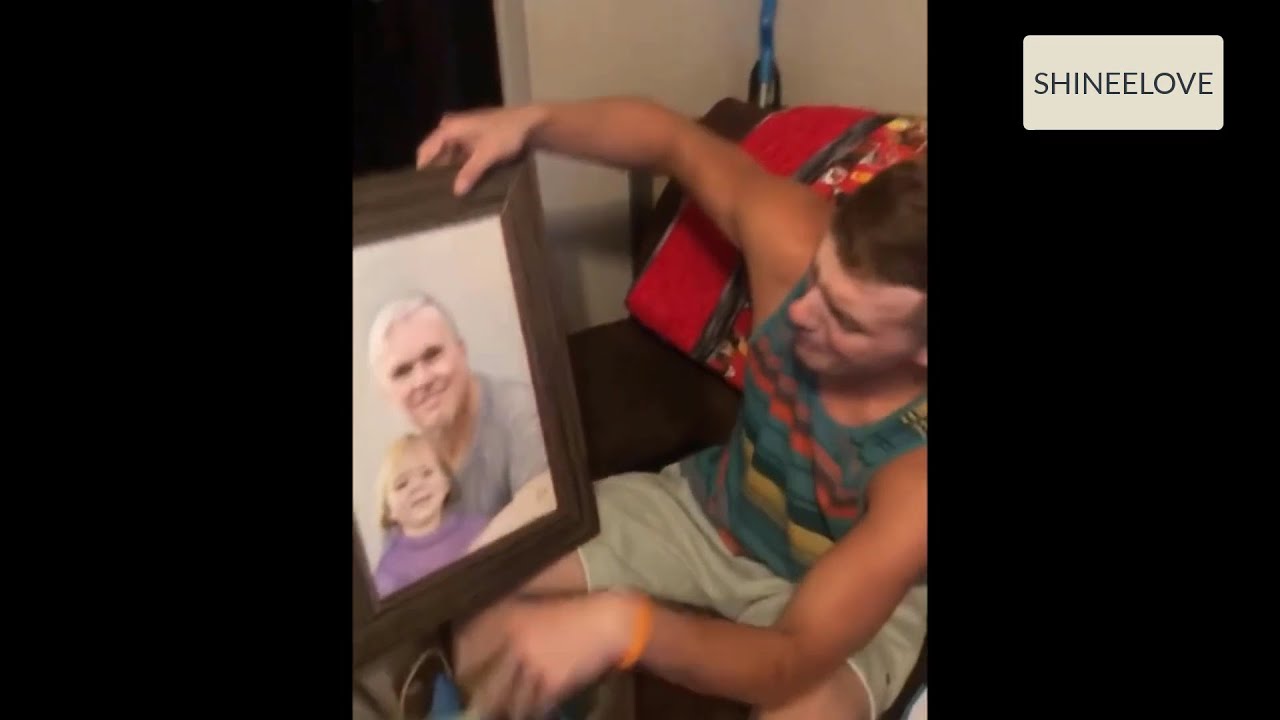 Emotional moments of people seeing the painting of their loved ones who passed away #3