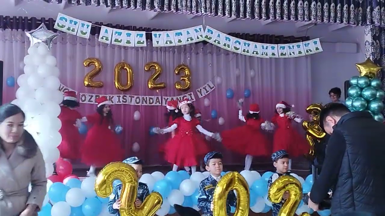 Zarafshon shahar 12-maktabning, 2-D sinfida õtkazilgan Yangi yil tadbiri.