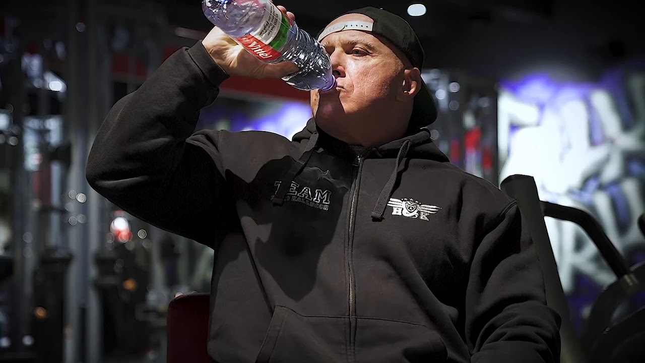 Heiko Kallbach versucht Wasserflasche zu exen!