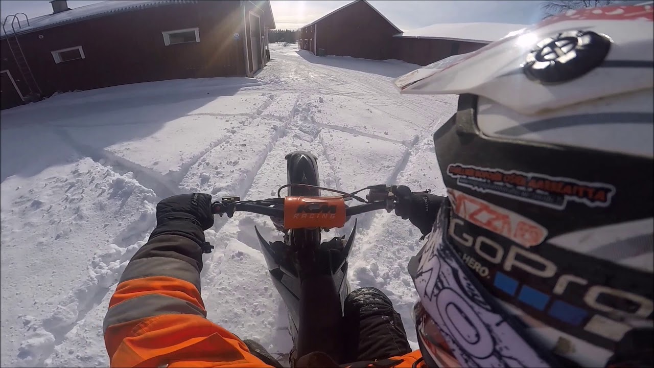 Ajelua KTM SX125 Jäällä ja lumes
