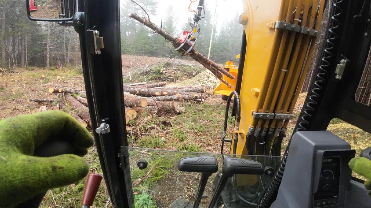 Chipping with the Bandit 12XPC. #chipper #bandit #sanyexcavator #treeshear