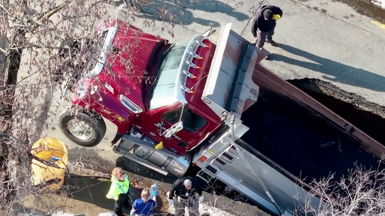 Sinkhole swallows Tri-Axle in Phillipsburg, Nj 2/17/26