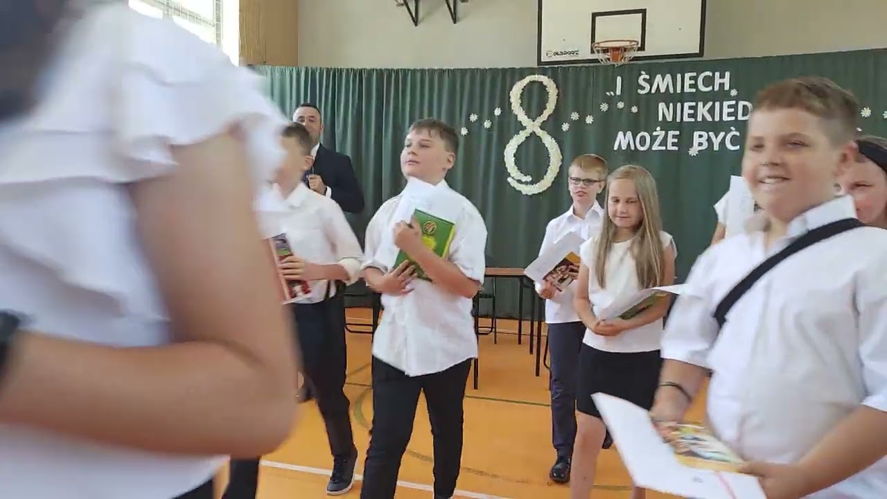 Zakończenie roku szkolnego 2021/22 uczniów klas 4-8 i pożegnanie uczniów klasy 8, SP 12