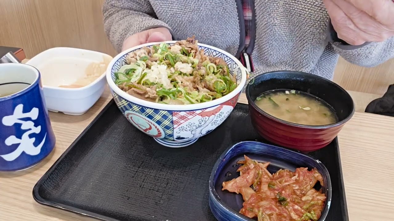 #肉味噌ねぎ牛丼　不破郡垂井町綾戸　吉野家垂井店　肉味噌ねぎ牛丼　６９３円　キムチ味噌汁セット　２１７円　新商品発売開始　